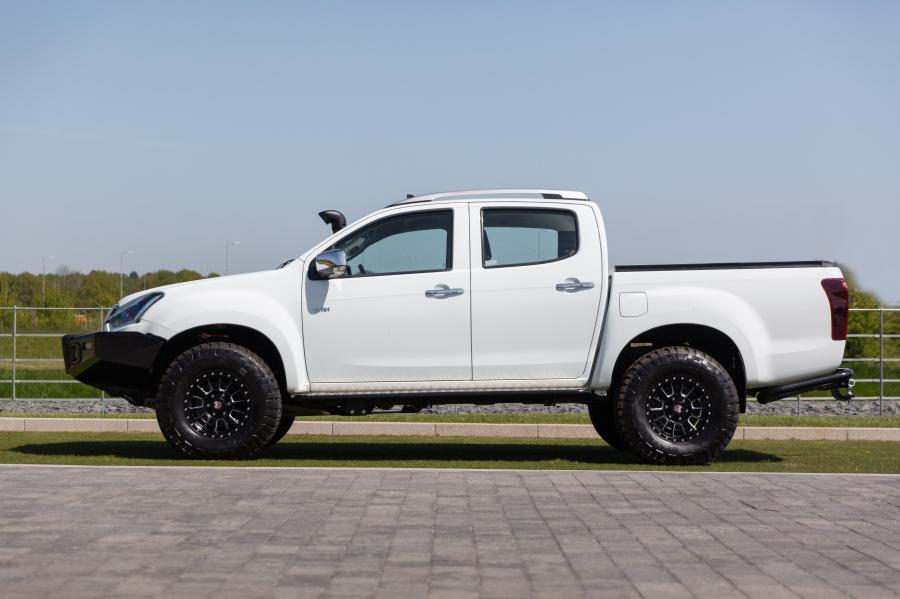  Isuzu D-Max GO2 2020 года  (фото 6 из 24)